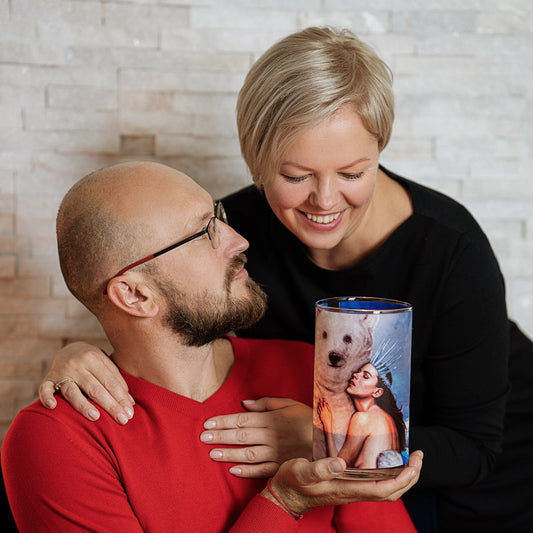 Granulated natural wax candle set ,,Melting heart'', glass vase, long burning time, artist paintings, Algis Kriščiūnas, zero waste, set box, natural candle wax, wicks, glass vase, long lasting, 3d printing, woman with the crown, white bear, Atomra Home